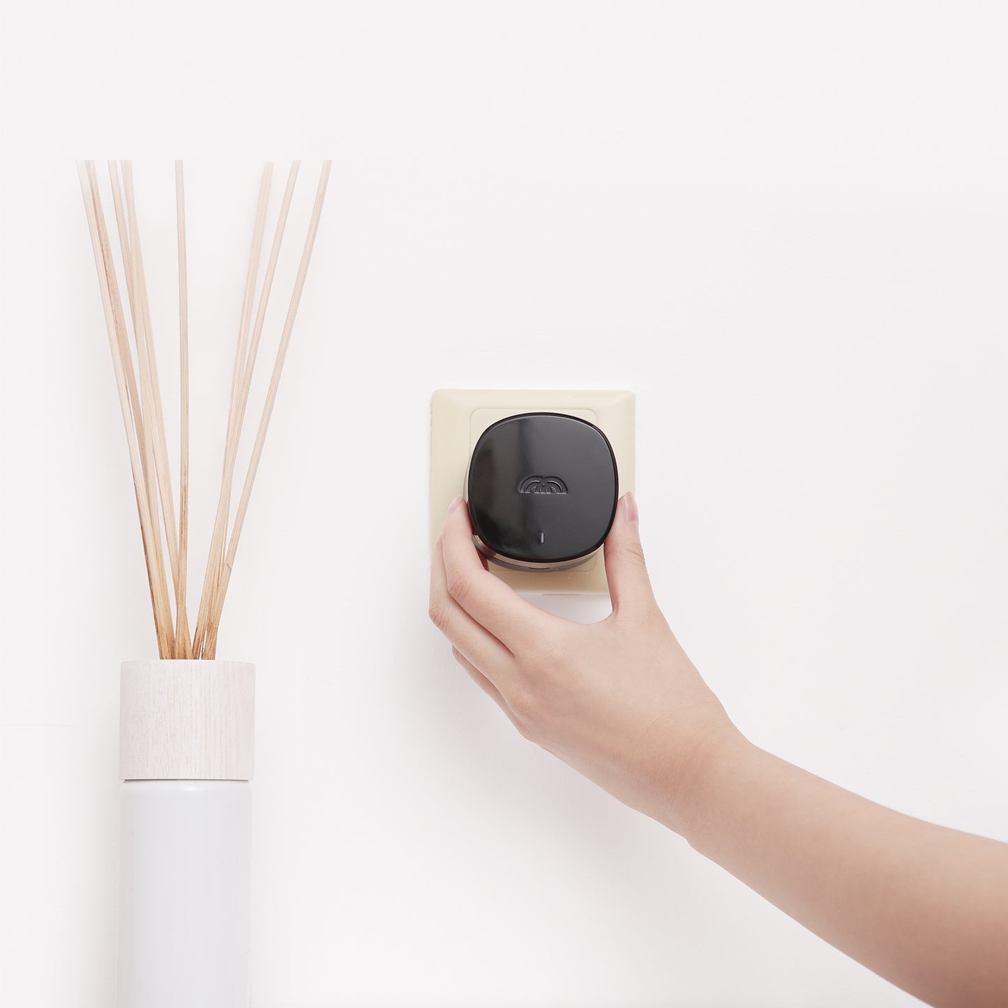 The Hive – Mesh Wi-Fi for up to 5,000 sq. ft. / 465 sq. m.